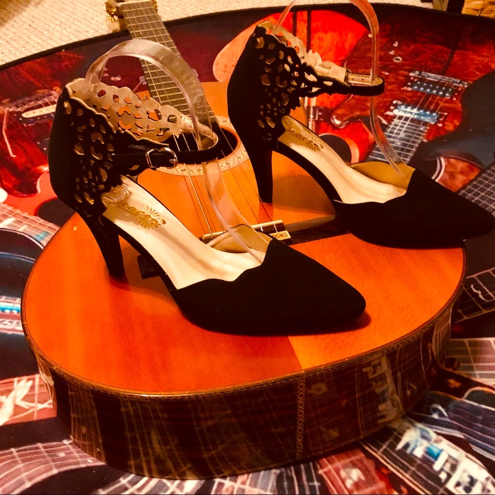 Classy Black Velvety Fancy Black Pumps!